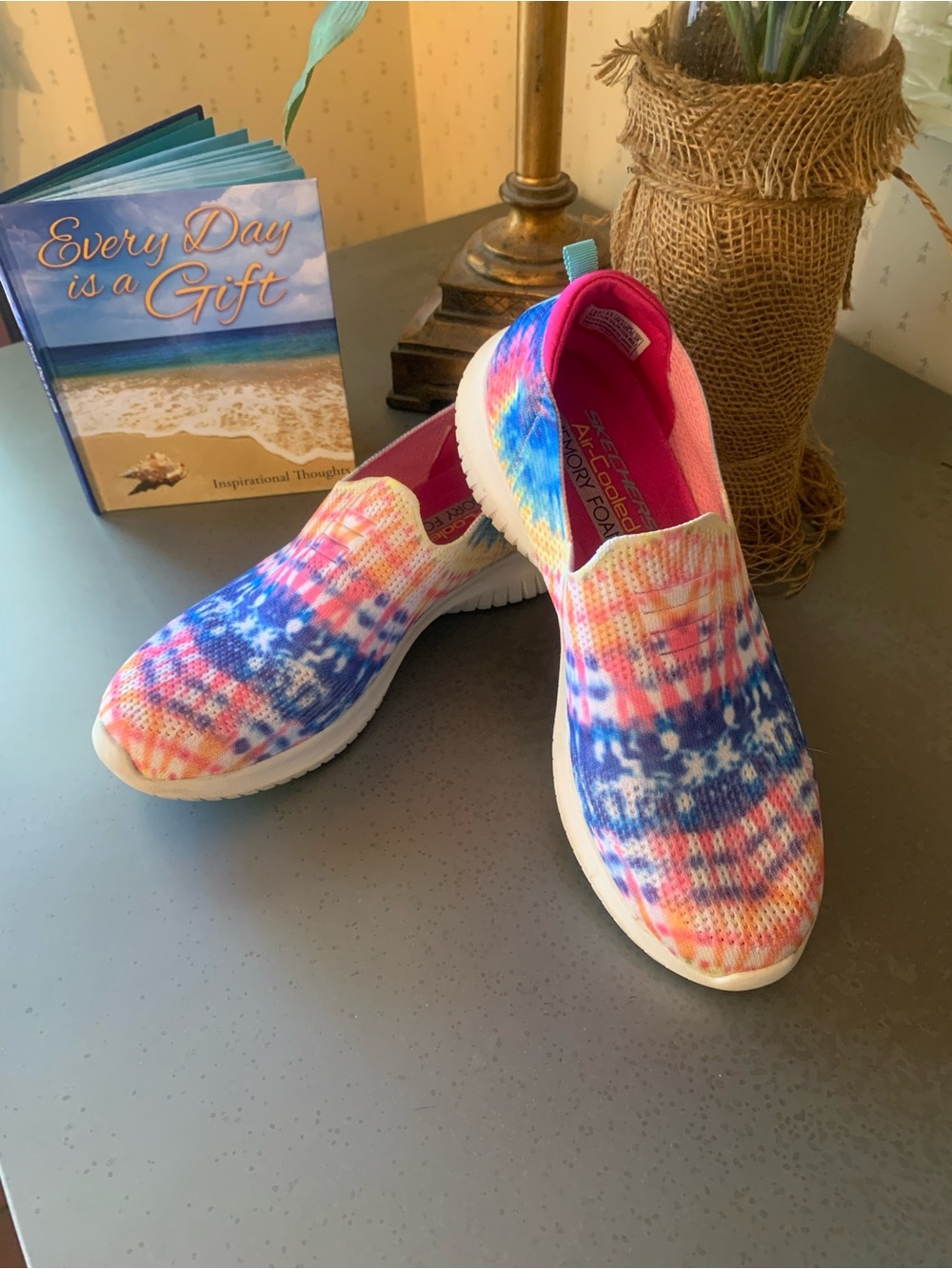 Skechers Air cooler, ULTRA FLEX, memory foam slip on sneakers. TIE DYE PRINT.